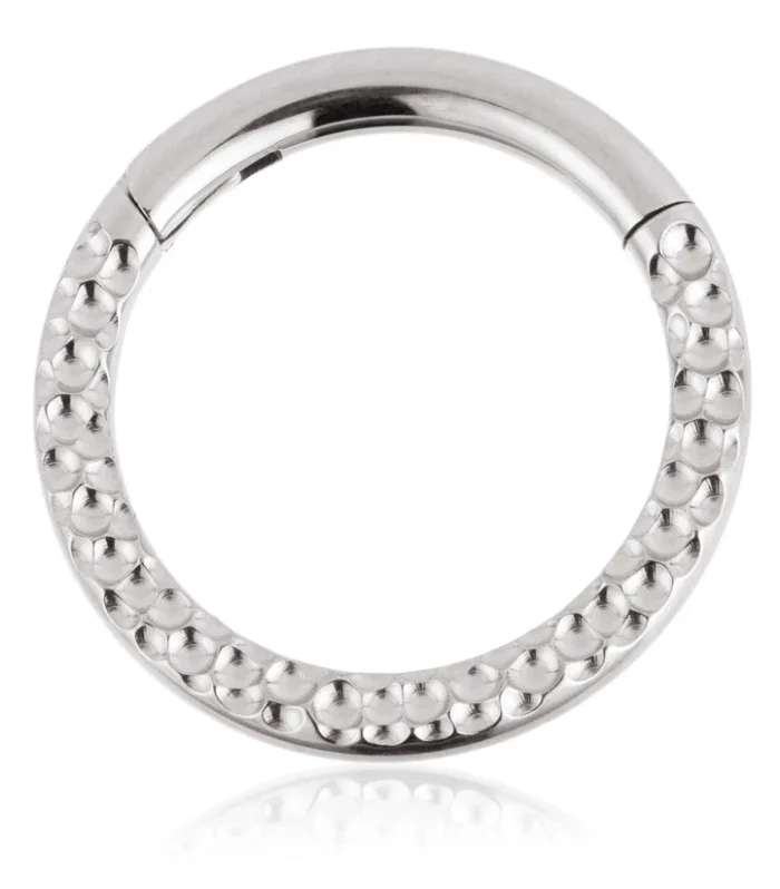 Ti Couture Forward Facing Hammered Hinge Ring